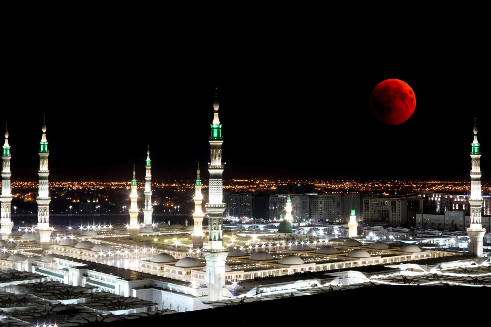 Al-Masjid an-Nabawi, the Prophet’s Mosque in Medina, with its green dome.